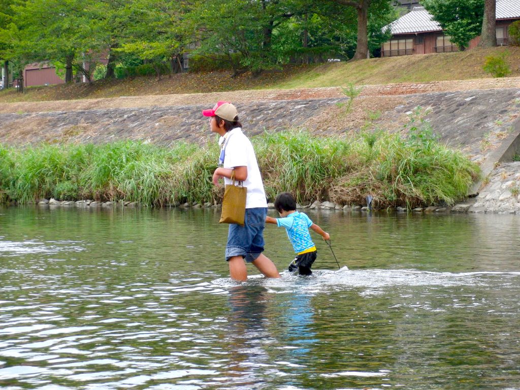 Río Kamogawa, en Kyoto
