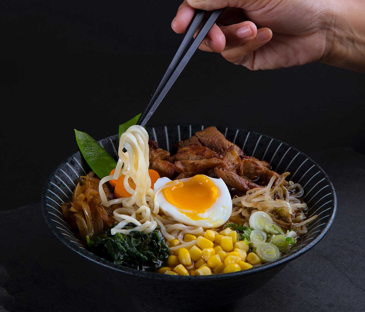 Modales-en-la-mesa-en-Japón-2-