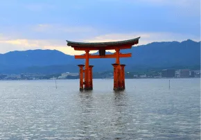 <h3>Día 10 – Miyajima y Tokio: tierra sagrada</h3>